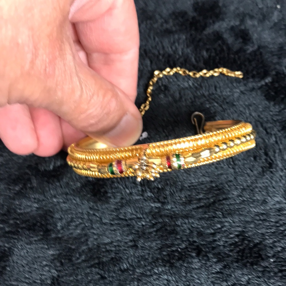 Gold tone bracelet